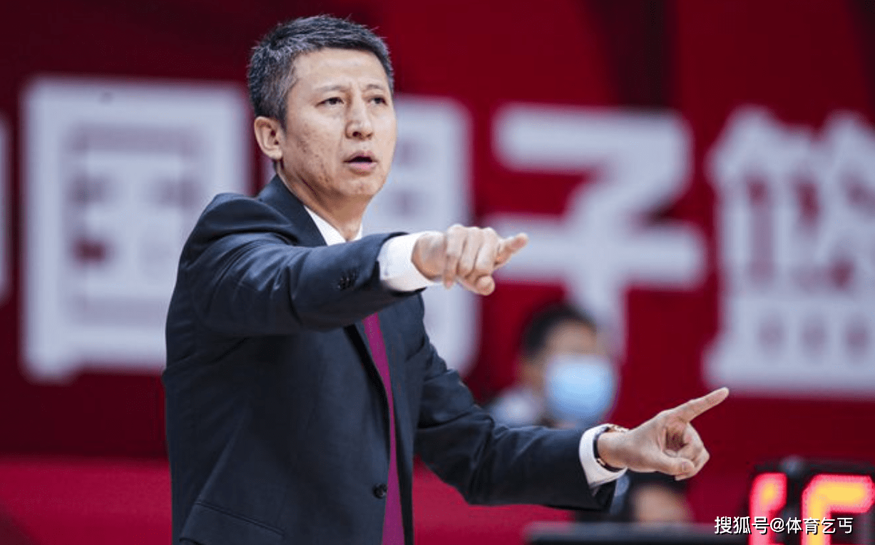 九游体育-包含这也行？那不勒斯调整名单备战社区盾风云突变广州队今夜绝杀压哨，广厦男篮转会期调整名单的词条